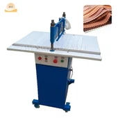 Stroj za rezanje vzorcev krpe